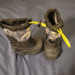 COLUMBIA Powerbug Plus II Winter SnowBoots Toddler 4 Waterproof Black Grey Neon